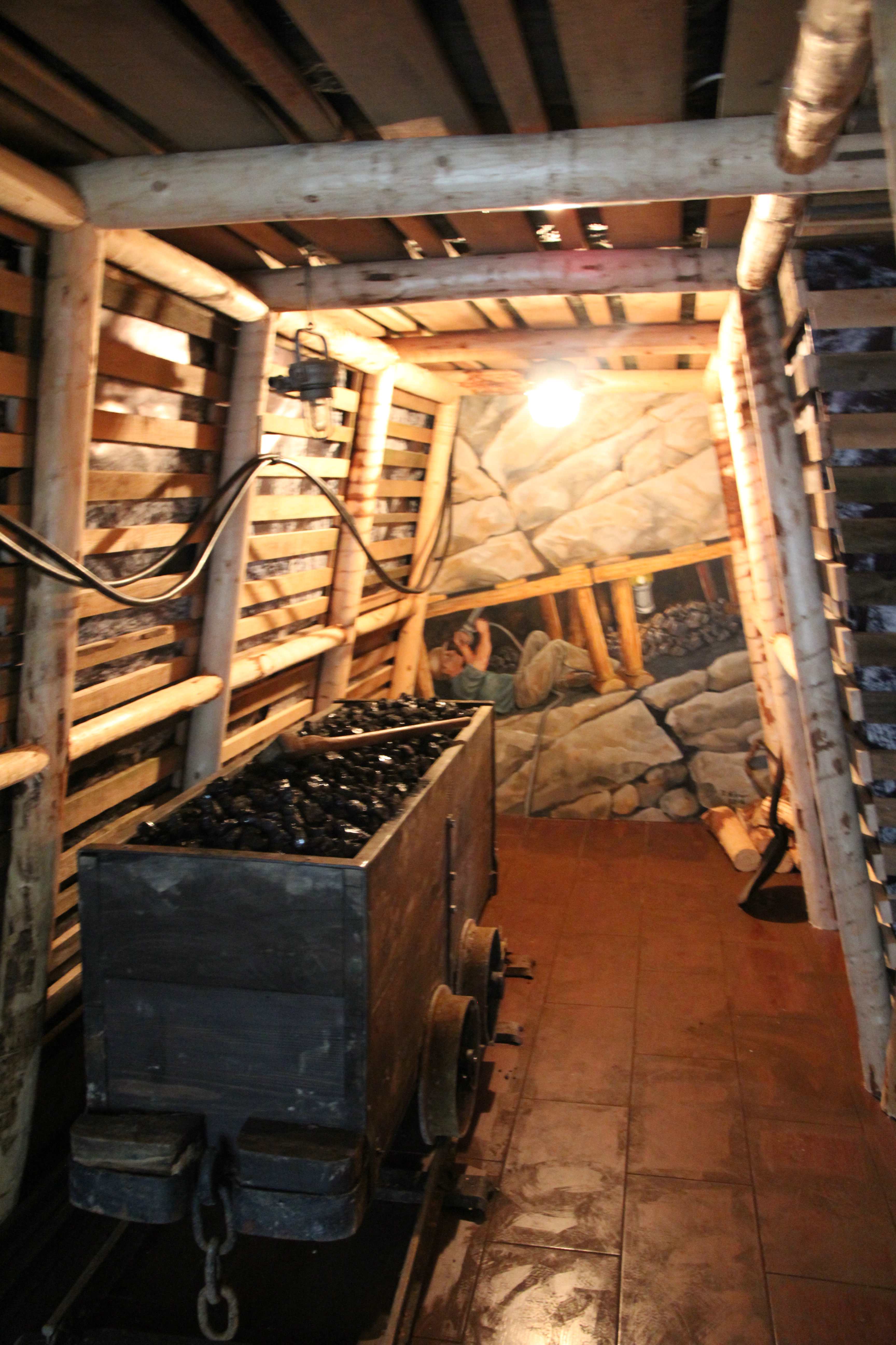 1 Bergbau Ausstellung Au Stollennachbaucomp